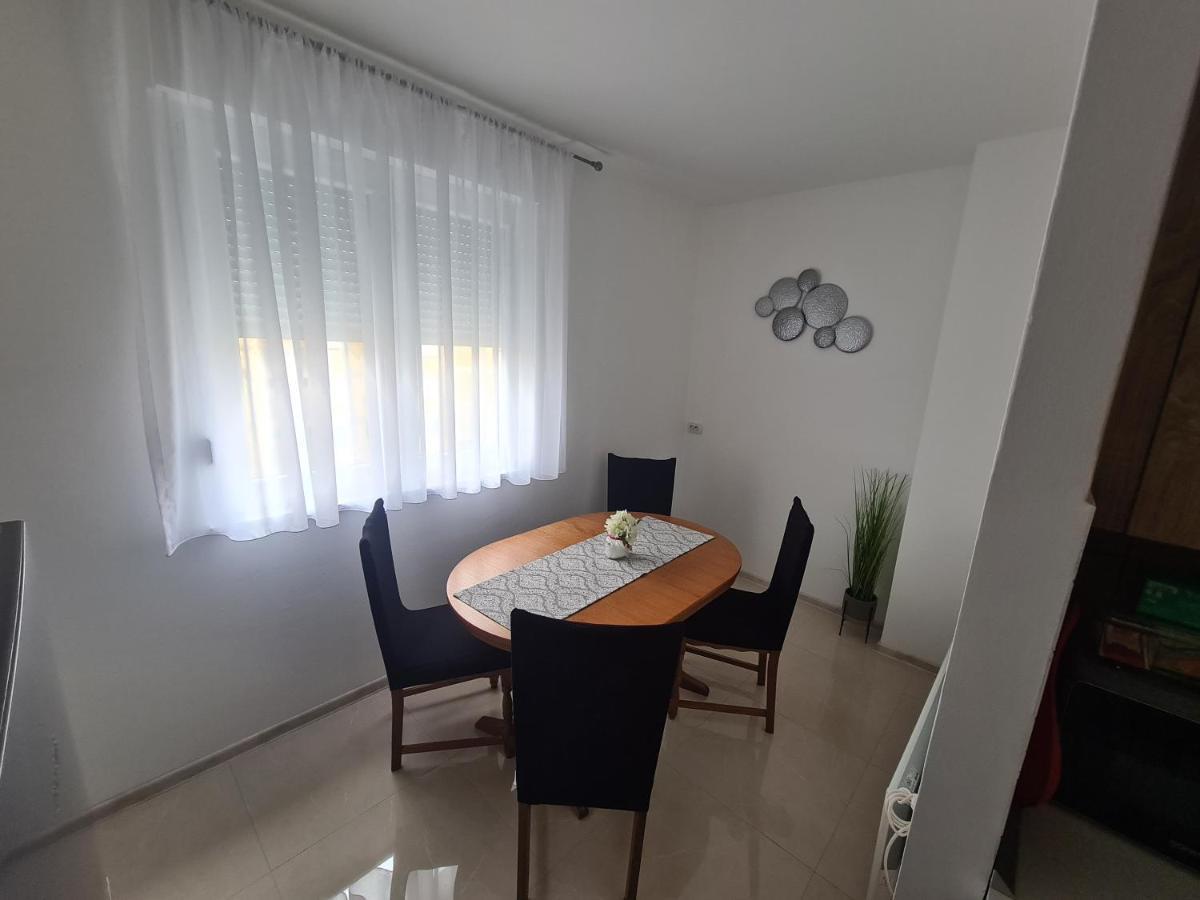 Apartman Yellow - Self Check In Osijek Exterior photo